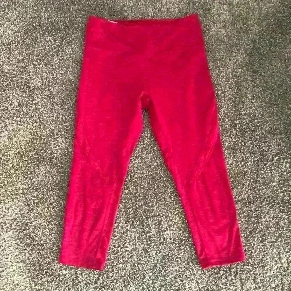 Women’s Magenta Crops